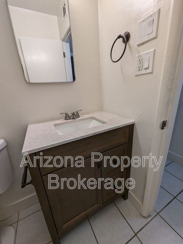 Building Photo - 8041 N 30th Dr