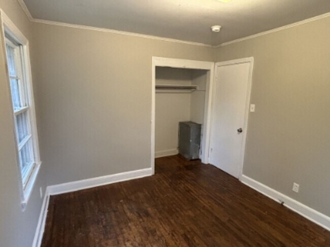 Building Photo - Newly Rennovated