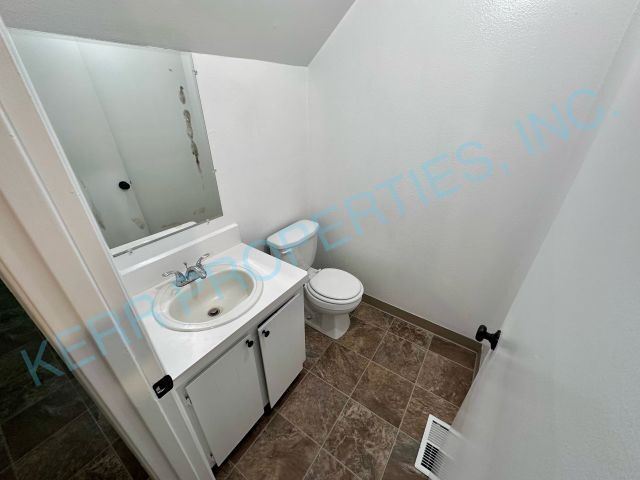 Building Photo - Charming 3-Bed Duplex in Gresham with Spacious 1100 Sq Ft Layout!