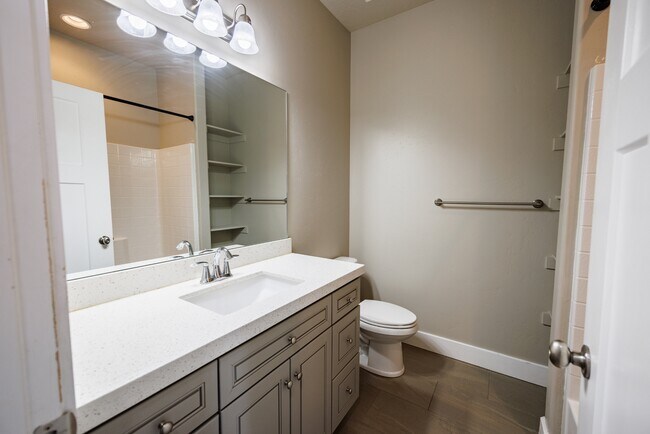 Building Photo - 972 S High Ridge Dr