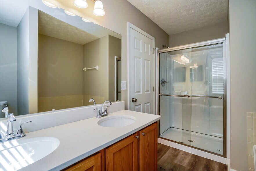 Building Photo - 5813 Lonerise Ln