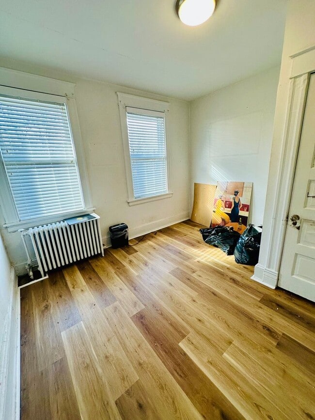 Building Photo - Gorgeous 4bdrm/1.5bth Home Located on Seminary Avenue in Richmond's North Side!!