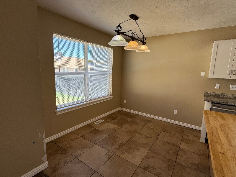 Building Photo - 4091 1100 W