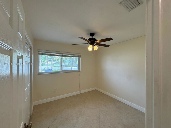 Building Photo - 18600 SW 97th Ave