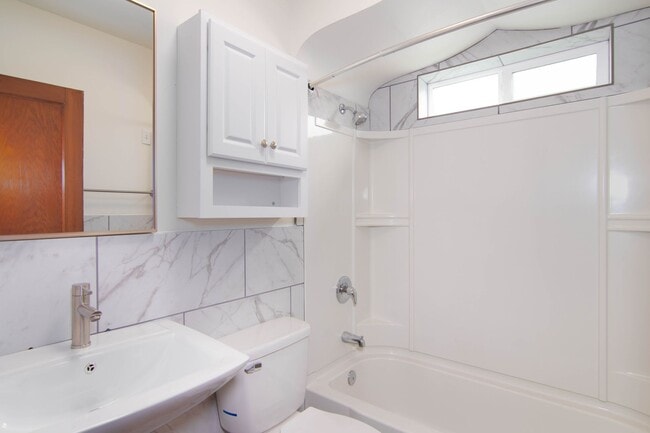 Building Photo - Fully updated 2 Bed 1 Bath Valley home.  H...