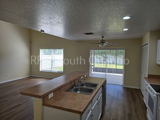 Building Photo - Stone Creek