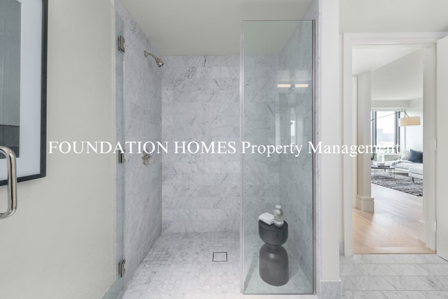 Building Photo - Luxury 2BD/2BA Condo at Union House!  Panoramic Views!  Doorman!  A/C!  FOUNDATION HOMES