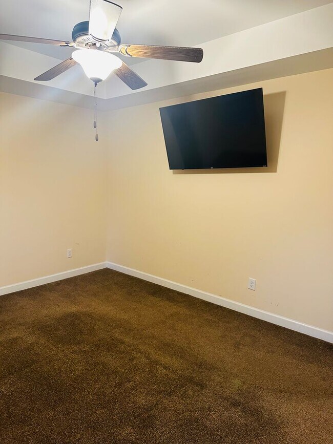 Building Photo - Spacious 4BR Home on 1.98 Acres with Modern Finishes in Tupelo Hills