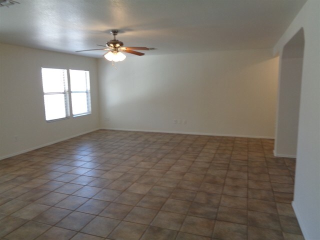 Building Photo - 8057 W Hatcher Rd