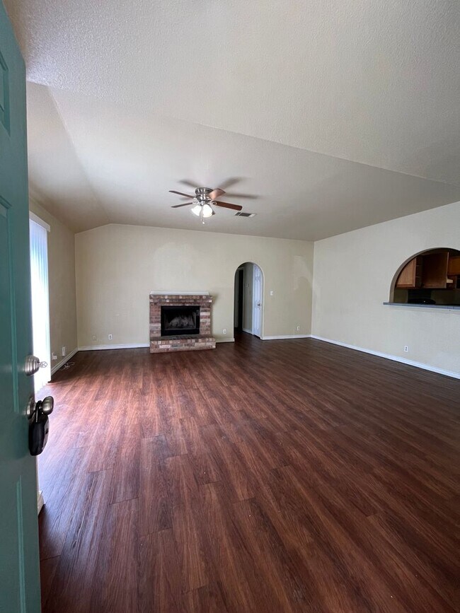 Building Photo - 2628 Gwendolyn Ln