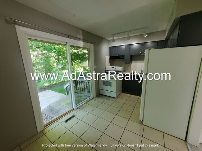 Building Photo - Spacious and Affordable Olathe Townhome-Co...