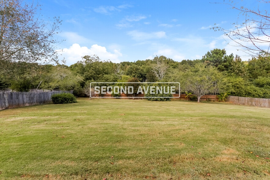 Building Photo - 661 Morningside Dr N