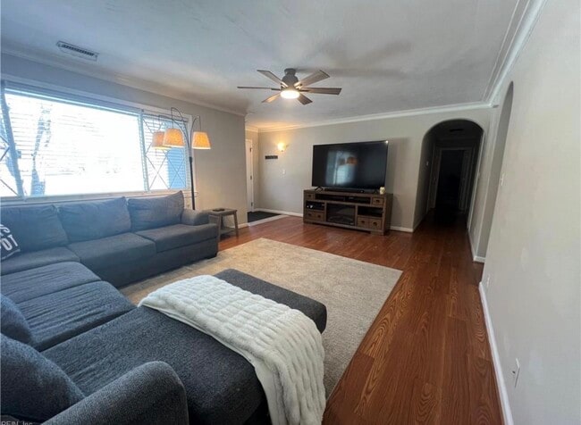 Building Photo - 2233 Paris St