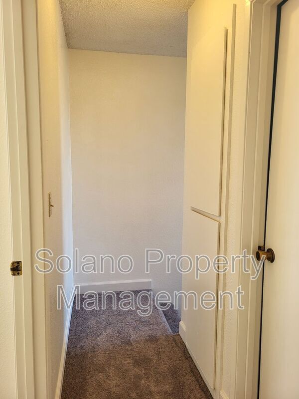 Building Photo - 1910 Grande Cir