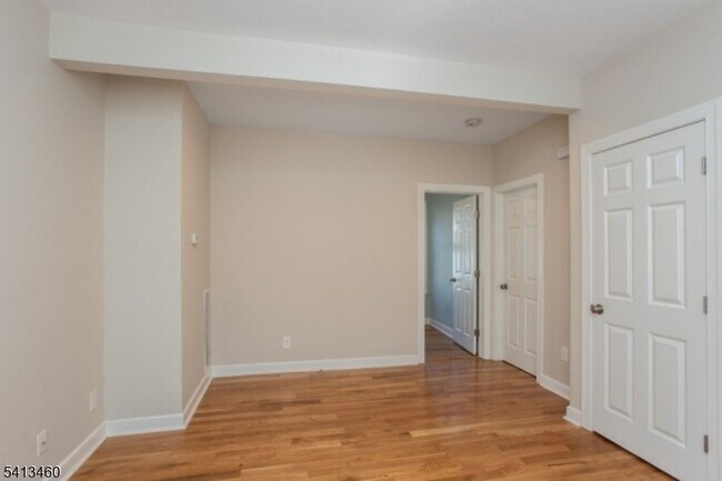 Building Photo - 122 N Fullerton Ave