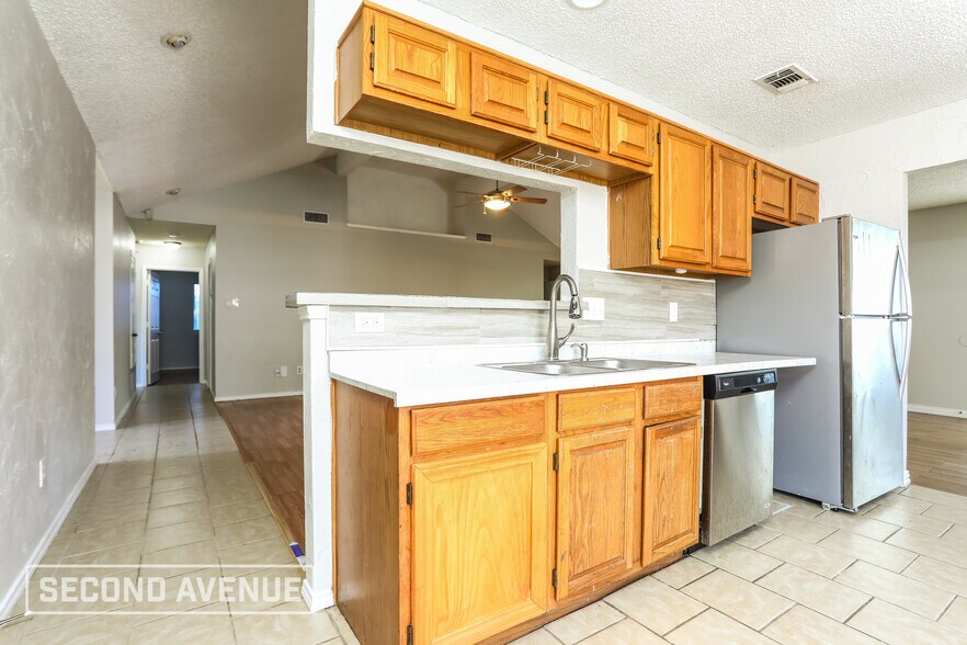 Building Photo - 7002 Hawaii Ln