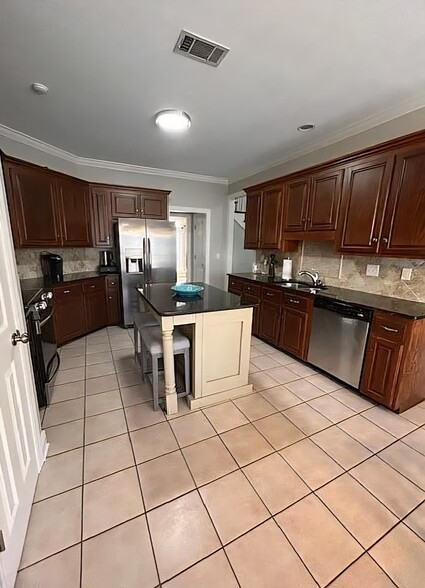 Kitchen - 529 Wooten Cv