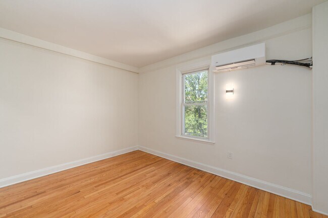 Building Photo - 2-Bedroom plus Office/Den, 1-Bathroom Apartment with Porch near JHU