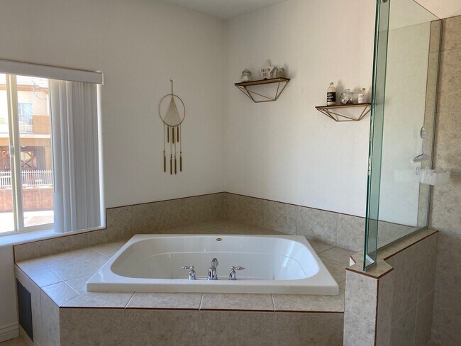 Building Photo - 3 BR + Bonus, Fully furnished, Includes Ut...