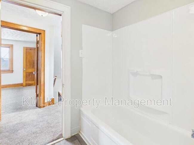 Building Photo - 806 Crouse St