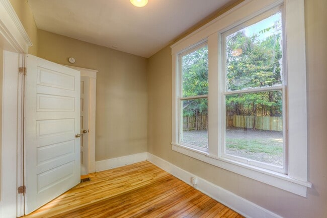 Building Photo - Rent greatly reduced plus 1/2 off first mo...