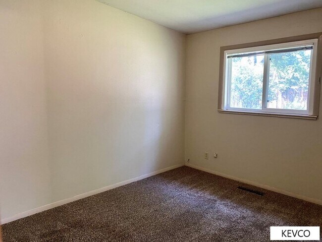 Building Photo - Three Bedroom Home Right By CSU Campus