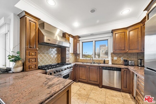 Building Photo - 871 Granville Ave