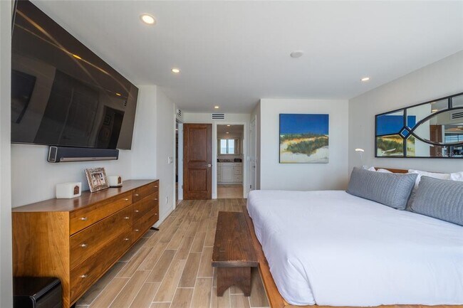 Building Photo - 5400 Ocean Blvd