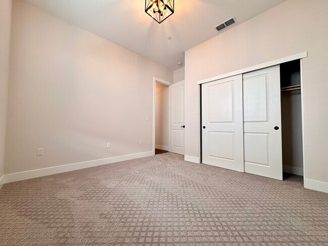 Building Photo - Beautiful 3 Bedroom NEW JMC home for rent in West Roseville!