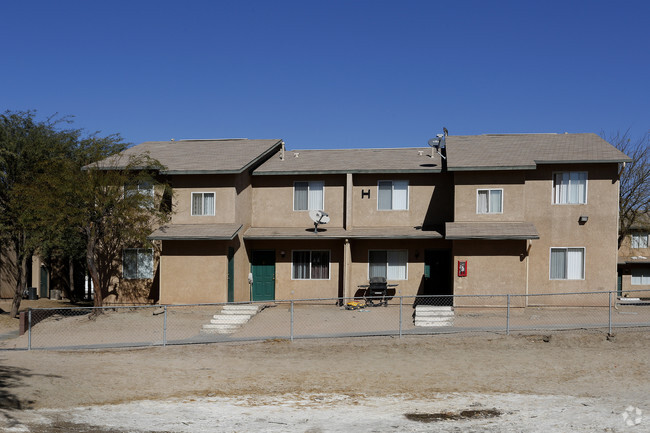 Building Photo - Thunderbird Apartments