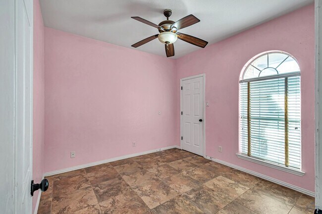 Building Photo - 6915 Robbie Rd