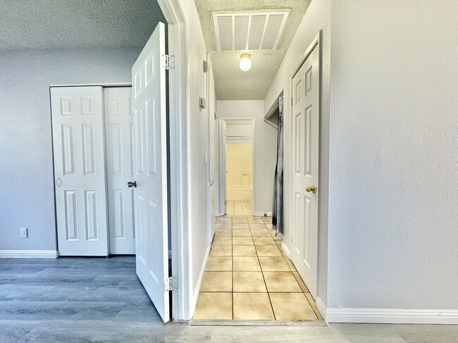 Building Photo - 6151 Meadow Vista Ln