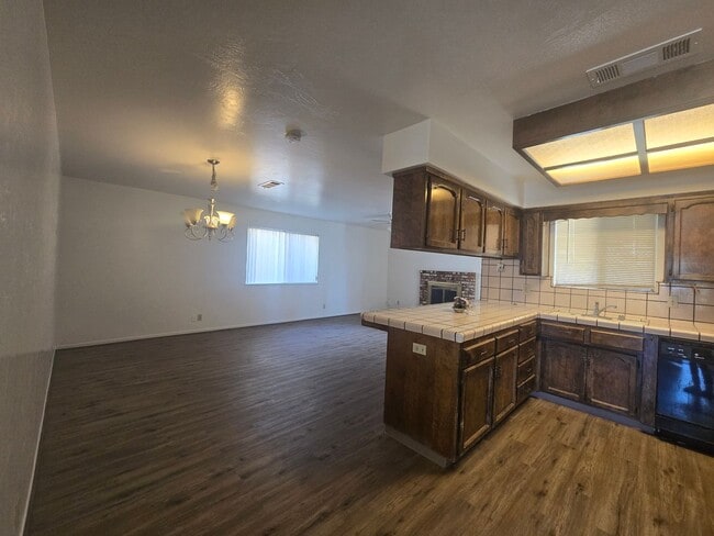 Building Photo - 3 BR 2 BA Available Now