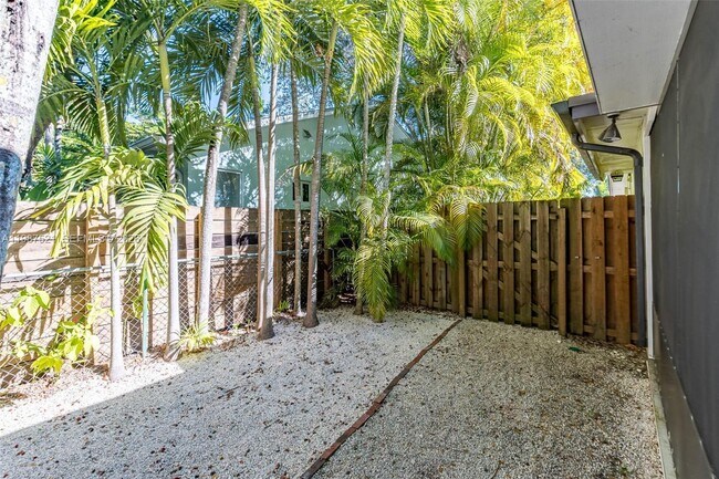 Building Photo - 7720 SW 59th Ct