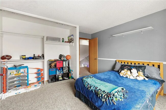 Building Photo - 4 Bedroom House for RENT