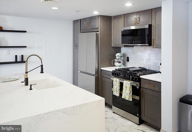 Building Photo - 414 Water St