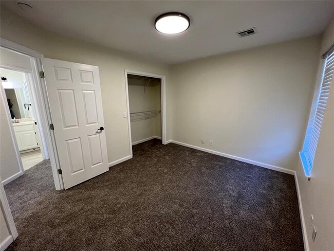 Building Photo - 909 Pruett Dr