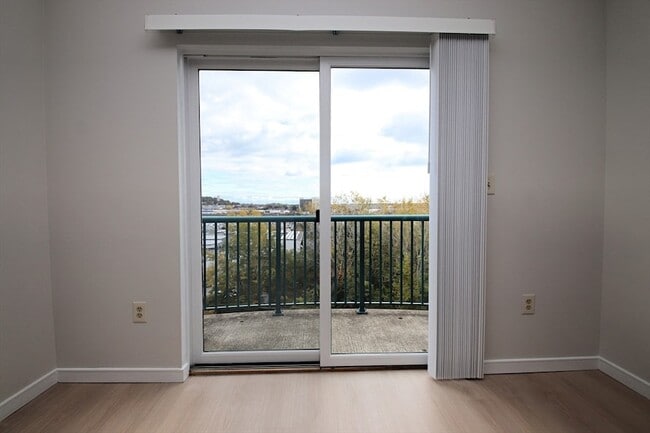 Building Photo - 175 Cottage St