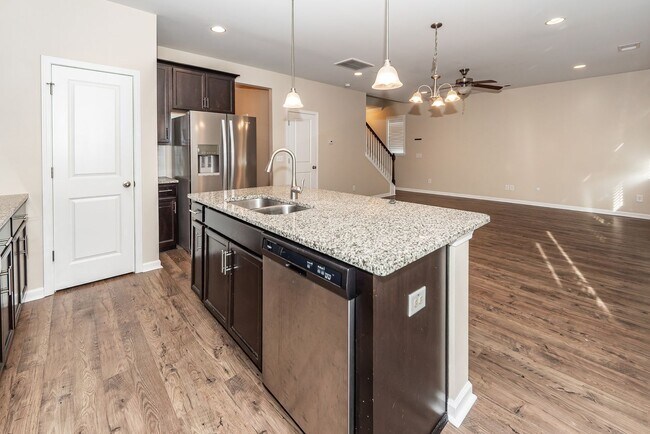 Building Photo - 3 Bedroom, 2.5 Bathroom Home in Hunters Bend - Ladson