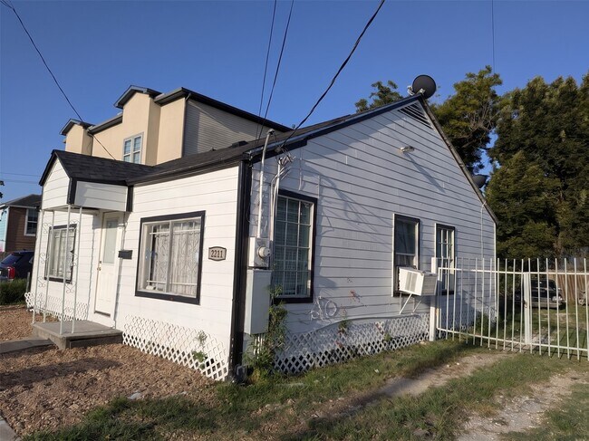 Building Photo - 2211 Ella Blvd