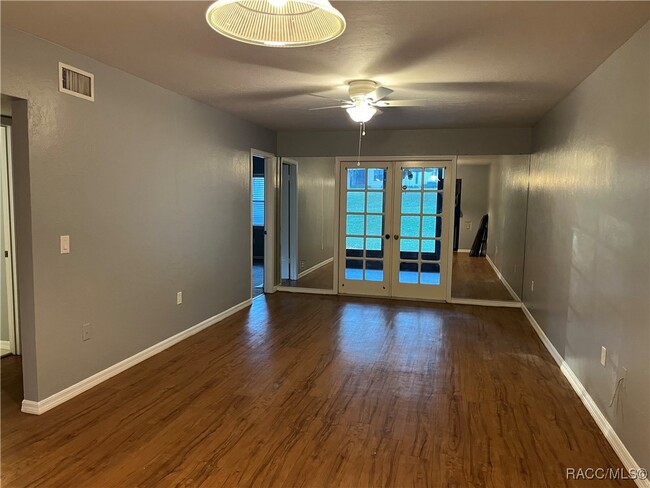 Building Photo - 340 E Glassboro Ct