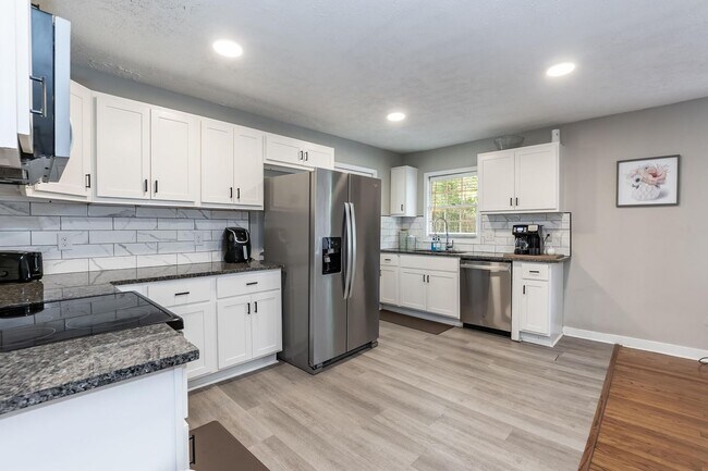 Building Photo - 2212 Foxtrot Rd