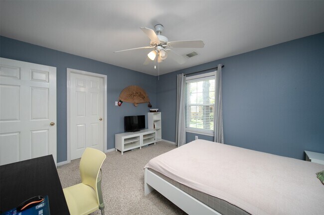 Building Photo - 20722 Fawnbrook Ct