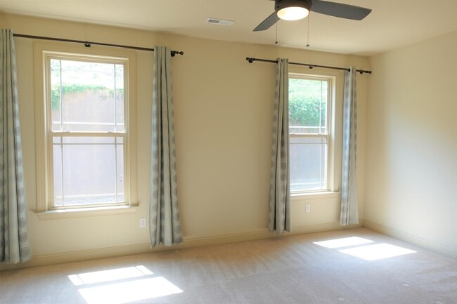 Building Photo - 210 Windthistle Dr