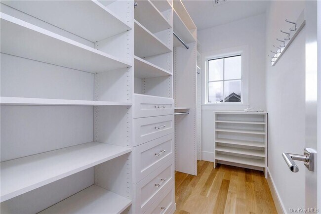 Building Photo - 184 Soundview Ave