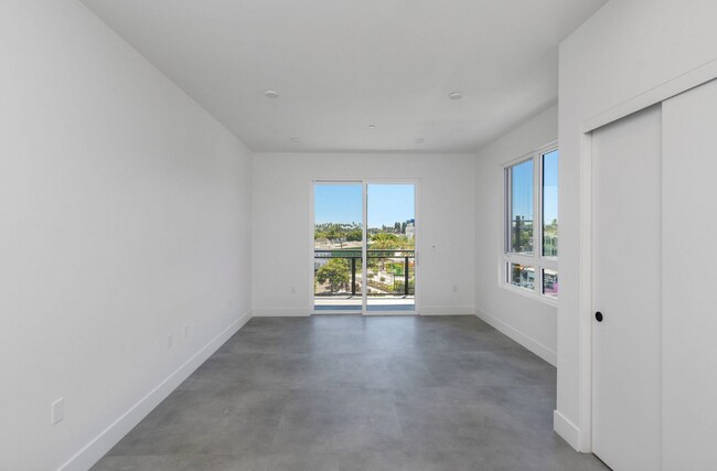 Building Photo - 3450 W 43rd St