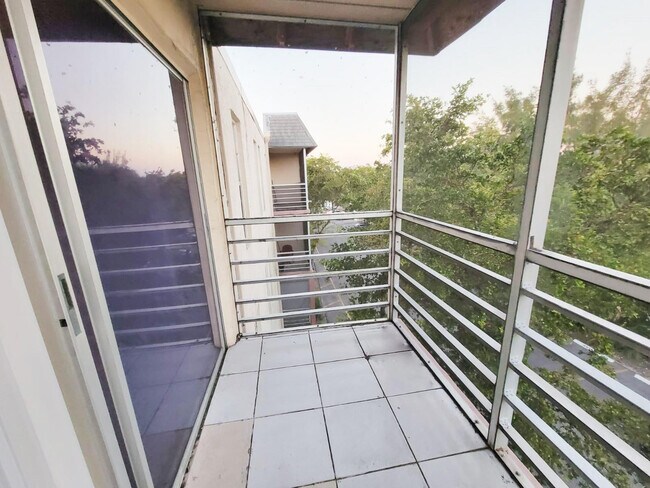 Building Photo - 2800 NW 56th Ave