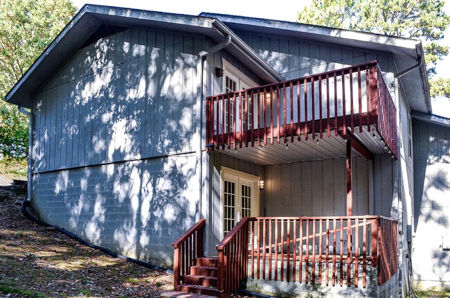 Building Photo - 75 Perralena Way