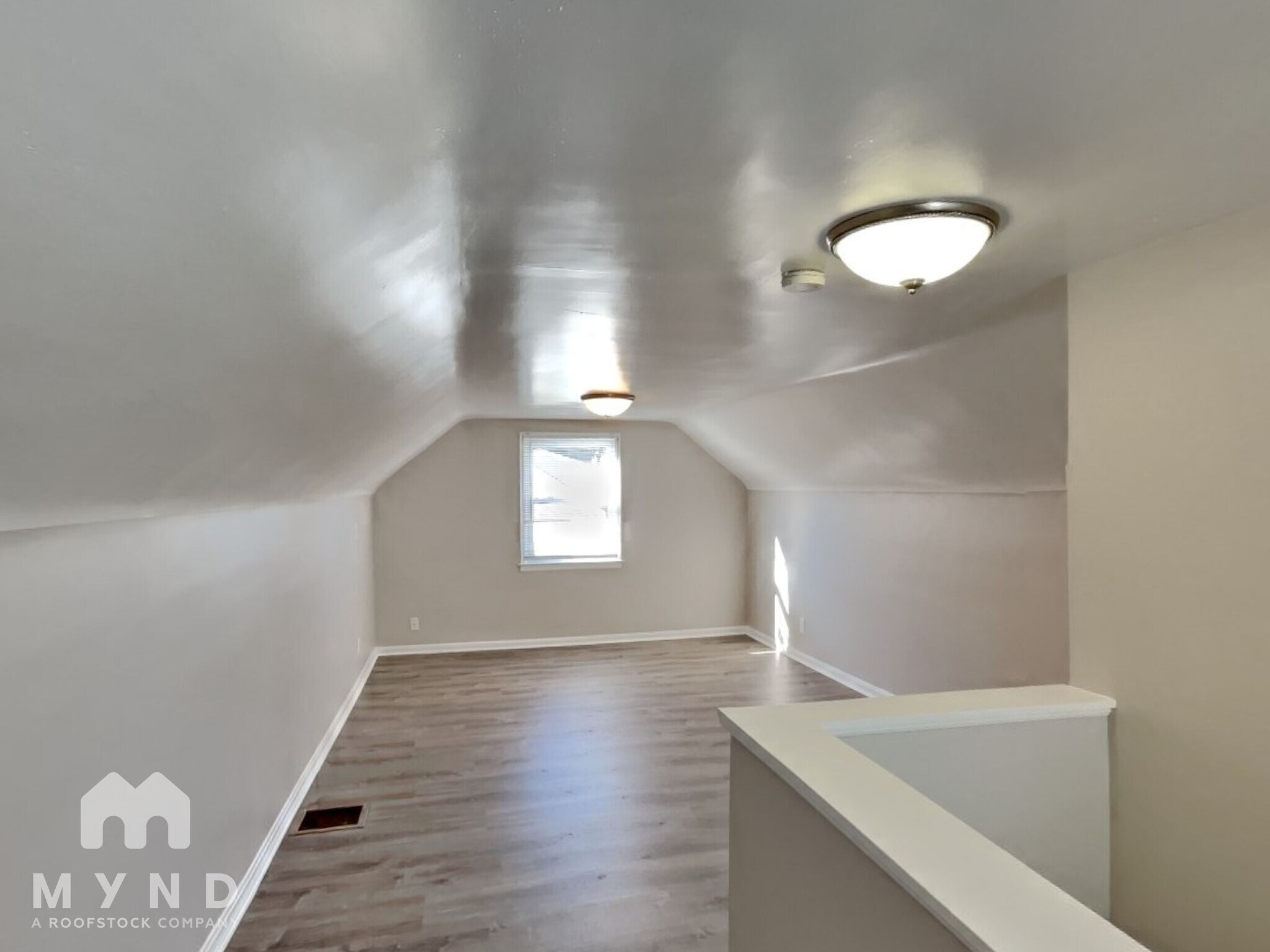 Building Photo - 635 Oakwood Ave