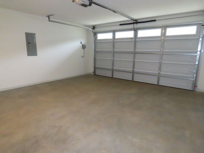 Building Photo - Gorgeous 4 Bedroom, 2 Bath Home in Tyler!